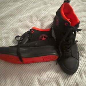 Converse Allstar with Lunarlon.     Unisex.  size 8.